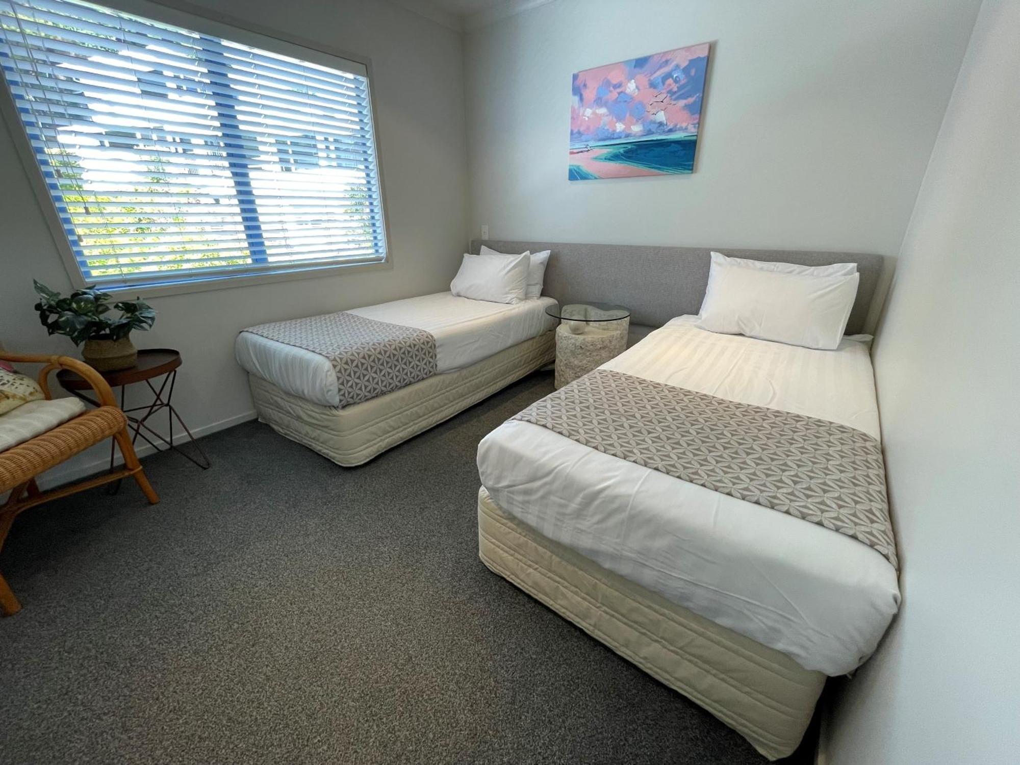 Blue Pacific Apartments Paihia Room photo