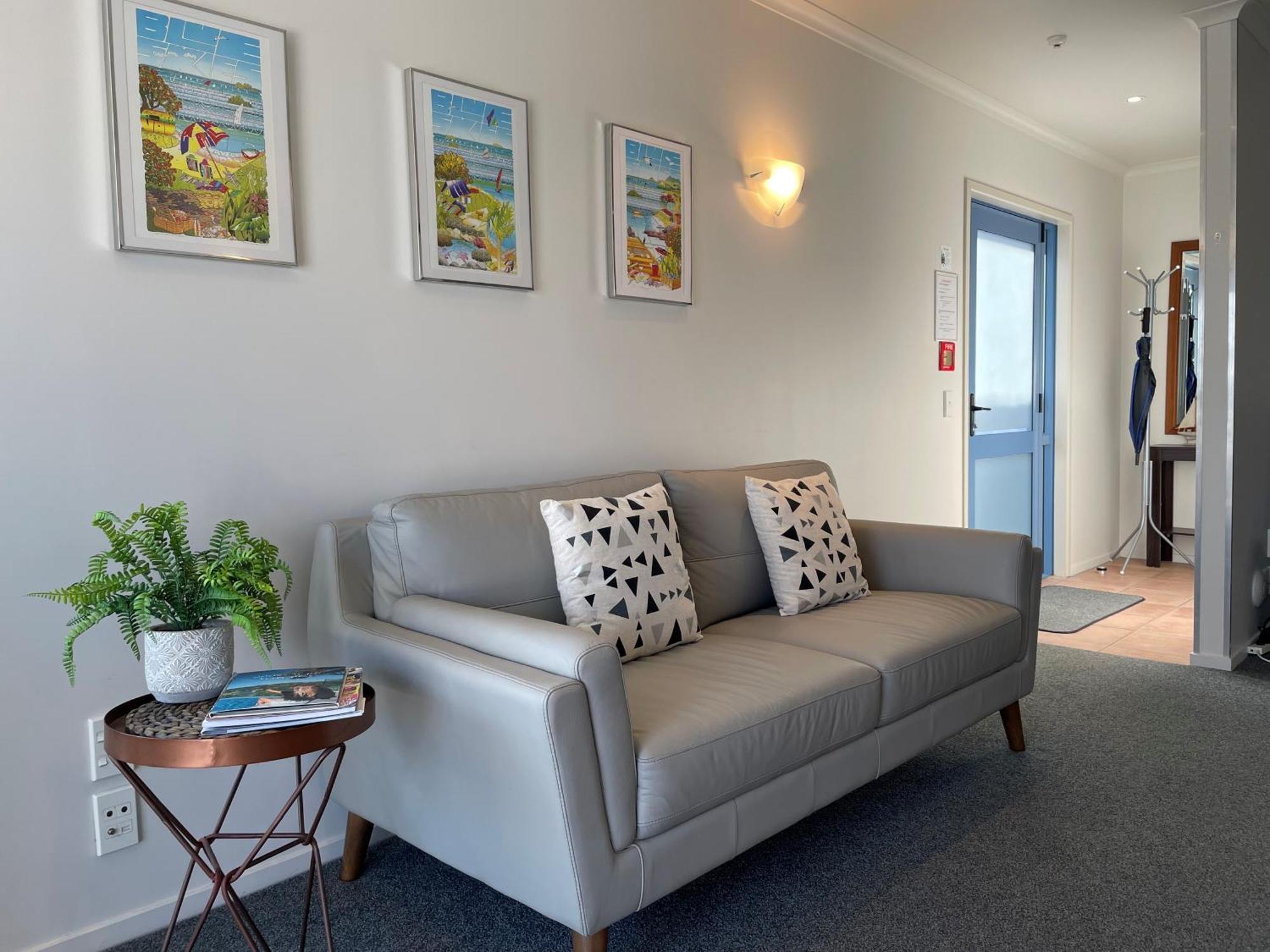 Blue Pacific Apartments Paihia Room photo